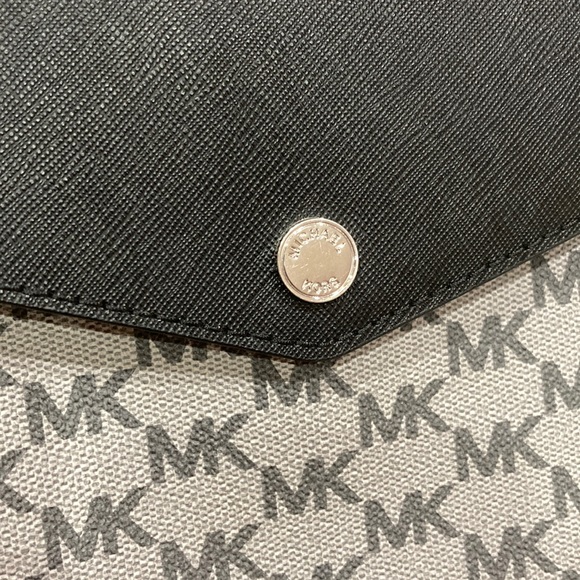 Michael Kors Jet Set Signature Large Pocket Tote Black Gray - Picture 2 of 16